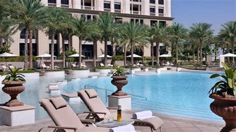 palazzo versace dubai pool